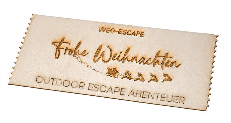 Holzkarte als Weihnachtsgeschenk mit einem aufgelaserten Weihnachtsmotiv "Frohe Weihnachten"