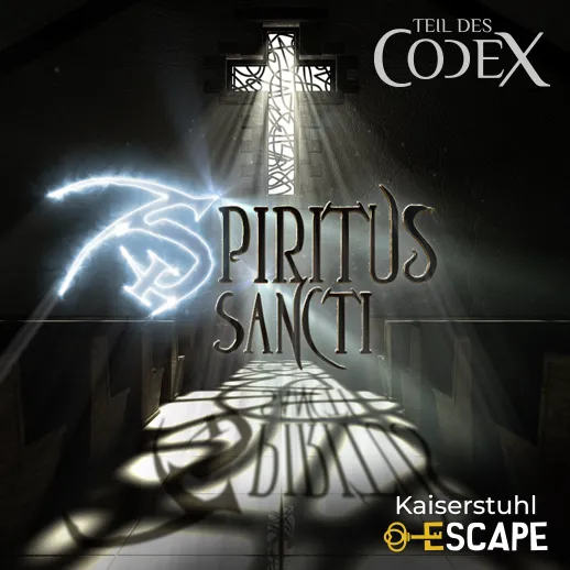 Titelbild des Kaiserstuhl Escape Outdoor-Abenteuers „Spiritus Sancti“ mit düsterem Kirchenraum, Lichtstrahlen durch ein Kreuzfenster und mystischem Symbol.