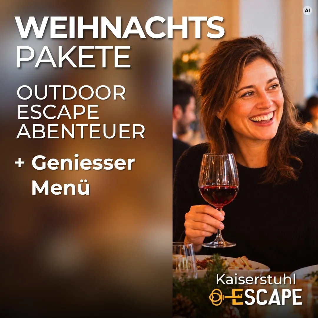 Eine lachende Frau hält beim gemeinsamen Essen ein Glas Rotwein in der Hand. Das Motiv bewirbt Weihnachtspakete mit Outdoor Escape Abenteuer und Genussmenü am Kaiserstuhl.